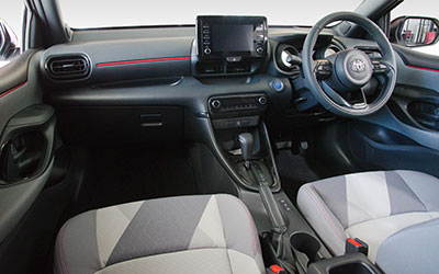 TOYOTA YARIS foto 2